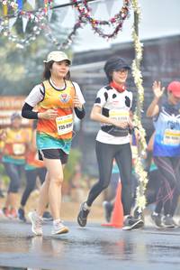 BIB: 81009
                            <button type="button" onclick="openModal(7651306)" class="btn btn-primary btn-sm float-right btn-popup" data-toggle="modal" data-target=".modal-high-quality">
                        <i class="fas fa-shopping-cart"></i> Add to Cart
                    </button>
                                            <button type="button" onclick="isThisMe(7651306, true)" class="btn btn-success btn-sm float-right btn-popup btn-isme hidden" data-toggle="tooltip" data-placement="bottom" title="นี่คือรูปของคุณใช่ไหม คลิกที่นี่เพื่อเอาเข้าอัลบั้ม">
                        <i class="fas fa-plus"></i> Add to album
                    </button>
                    <button type="button" onclick="isThisMe(7651306, false)" class="btn btn-warning btn-sm float-right btn-popup btn-isnotme hidden">
                        <i class="fas fa-ban"></i> Remove from album
                    </button>
