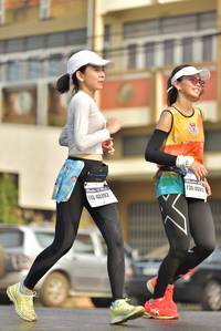 BIB: 404, 40202
                            <button type="button" onclick="openModal(8175896)" class="btn btn-primary btn-sm float-right btn-popup" data-toggle="modal" data-target=".modal-high-quality">
                        <i class="fas fa-shopping-cart"></i> Add to Cart
                    </button>
                                            <button type="button" onclick="isThisMe(8175896, true)" class="btn btn-success btn-sm float-right btn-popup btn-isme hidden" data-toggle="tooltip" data-placement="bottom" title="นี่คือรูปของคุณใช่ไหม คลิกที่นี่เพื่อเอาเข้าอัลบั้ม">
                        <i class="fas fa-plus"></i> Add to album
                    </button>
                    <button type="button" onclick="isThisMe(8175896, false)" class="btn btn-warning btn-sm float-right btn-popup btn-isnotme hidden">
                        <i class="fas fa-ban"></i> Remove from album
                    </button>