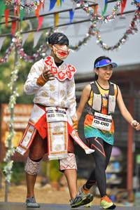 BIB: 115, 47493, 1775
                            <button type="button" onclick="openModal(8353511)" class="btn btn-primary btn-sm float-right btn-popup" data-toggle="modal" data-target=".modal-high-quality">
                        <i class="fas fa-shopping-cart"></i> Add to Cart
                    </button>
                                            <button type="button" onclick="isThisMe(8353511, true)" class="btn btn-success btn-sm float-right btn-popup btn-isme hidden" data-toggle="tooltip" data-placement="bottom" title="นี่คือรูปของคุณใช่ไหม คลิกที่นี่เพื่อเอาเข้าอัลบั้ม">
                        <i class="fas fa-plus"></i> Add to album
                    </button>
                    <button type="button" onclick="isThisMe(8353511, false)" class="btn btn-warning btn-sm float-right btn-popup btn-isnotme hidden">
                        <i class="fas fa-ban"></i> Remove from album
                    </button>