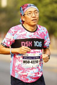 BIB: 106, 421952, 42210
                            <button type="button" onclick="openModal(9256451)" class="btn btn-primary btn-sm float-right btn-popup" data-toggle="modal" data-target=".modal-high-quality">
                        <i class="fas fa-shopping-cart"></i> Add to Cart
                    </button>
                                            <button type="button" onclick="isThisMe(9256451, true)" class="btn btn-success btn-sm float-right btn-popup btn-isme hidden" data-toggle="tooltip" data-placement="bottom" title="นี่คือรูปของคุณใช่ไหม คลิกที่นี่เพื่อเอาเข้าอัลบั้ม">
                        <i class="fas fa-plus"></i> Add to album
                    </button>
                    <button type="button" onclick="isThisMe(9256451, false)" class="btn btn-warning btn-sm float-right btn-popup btn-isnotme hidden">
                        <i class="fas fa-ban"></i> Remove from album
                    </button>