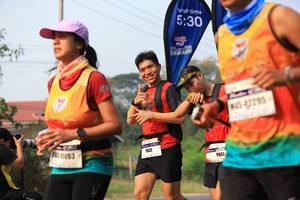 BIB: 530, 42295, 0493
                            <button type="button" onclick="openModal(9970277)" class="btn btn-primary btn-sm float-right btn-popup" data-toggle="modal" data-target=".modal-high-quality">
                        <i class="fas fa-shopping-cart"></i> Add to Cart
                    </button>
                                            <button type="button" onclick="isThisMe(9970277, true)" class="btn btn-success btn-sm float-right btn-popup btn-isme hidden" data-toggle="tooltip" data-placement="bottom" title="นี่คือรูปของคุณใช่ไหม คลิกที่นี่เพื่อเอาเข้าอัลบั้ม">
                        <i class="fas fa-plus"></i> Add to album
                    </button>
                    <button type="button" onclick="isThisMe(9970277, false)" class="btn btn-warning btn-sm float-right btn-popup btn-isnotme hidden">
                        <i class="fas fa-ban"></i> Remove from album
                    </button>