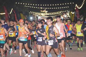 BIB: 482, 415, 133
                            <button type="button" onclick="openModal(9187995)" class="btn btn-primary btn-sm float-right btn-popup" data-toggle="modal" data-target=".modal-high-quality">
                        <i class="fas fa-shopping-cart"></i> Add to Cart
                    </button>
                                            <button type="button" onclick="isThisMe(9187995, true)" class="btn btn-success btn-sm float-right btn-popup btn-isme hidden" data-toggle="tooltip" data-placement="bottom" title="นี่คือรูปของคุณใช่ไหม คลิกที่นี่เพื่อเอาเข้าอัลบั้ม">
                        <i class="fas fa-plus"></i> Add to album
                    </button>
                    <button type="button" onclick="isThisMe(9187995, false)" class="btn btn-warning btn-sm float-right btn-popup btn-isnotme hidden">
                        <i class="fas fa-ban"></i> Remove from album
                    </button>