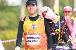 BIB: 42195, 47292, 195
                            <button type="button" onclick="openModal(7501723)" class="btn btn-primary btn-sm float-right btn-popup" data-toggle="modal" data-target=".modal-high-quality">
                        <i class="fas fa-shopping-cart"></i> Add to Cart
                    </button>
                                            <button type="button" onclick="isThisMe(7501723, true)" class="btn btn-success btn-sm float-right btn-popup btn-isme hidden" data-toggle="tooltip" data-placement="bottom" title="นี่คือรูปของคุณใช่ไหม คลิกที่นี่เพื่อเอาเข้าอัลบั้ม">
                        <i class="fas fa-plus"></i> Add to album
                    </button>
                    <button type="button" onclick="isThisMe(7501723, false)" class="btn btn-warning btn-sm float-right btn-popup btn-isnotme hidden">
                        <i class="fas fa-ban"></i> Remove from album
                    </button>