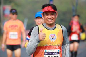 BIB: 42195, 410000
                            <button type="button" onclick="openModal(9571599)" class="btn btn-primary btn-sm float-right btn-popup" data-toggle="modal" data-target=".modal-high-quality">
                        <i class="fas fa-shopping-cart"></i> Add to Cart
                    </button>
                                            <button type="button" onclick="isThisMe(9571599, true)" class="btn btn-success btn-sm float-right btn-popup btn-isme hidden" data-toggle="tooltip" data-placement="bottom" title="นี่คือรูปของคุณใช่ไหม คลิกที่นี่เพื่อเอาเข้าอัลบั้ม">
                        <i class="fas fa-plus"></i> Add to album
                    </button>
                    <button type="button" onclick="isThisMe(9571599, false)" class="btn btn-warning btn-sm float-right btn-popup btn-isnotme hidden">
                        <i class="fas fa-ban"></i> Remove from album
                    </button>