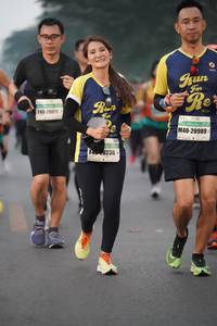 BIB: 20011, 20989, 0236
                            <button type="button" onclick="openModal(9041792)" class="btn btn-primary btn-sm float-right btn-popup" data-toggle="modal" data-target=".modal-high-quality">
                        <i class="fas fa-shopping-cart"></i> Add to Cart
                    </button>
                                            <button type="button" onclick="isThisMe(9041792, true)" class="btn btn-success btn-sm float-right btn-popup btn-isme hidden" data-toggle="tooltip" data-placement="bottom" title="นี่คือรูปของคุณใช่ไหม คลิกที่นี่เพื่อเอาเข้าอัลบั้ม">
                        <i class="fas fa-plus"></i> Add to album
                    </button>
                    <button type="button" onclick="isThisMe(9041792, false)" class="btn btn-warning btn-sm float-right btn-popup btn-isnotme hidden">
                        <i class="fas fa-ban"></i> Remove from album
                    </button>