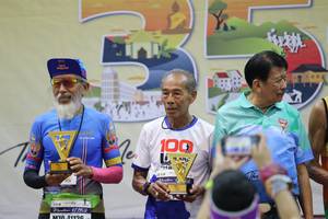 BIB: 100, 42195, 7041126
                            <button type="button" onclick="openModal(8779407)" class="btn btn-primary btn-sm float-right btn-popup" data-toggle="modal" data-target=".modal-high-quality">
                        <i class="fas fa-shopping-cart"></i> Add to Cart
                    </button>
                                            <button type="button" onclick="isThisMe(8779407, true)" class="btn btn-success btn-sm float-right btn-popup btn-isme hidden" data-toggle="tooltip" data-placement="bottom" title="นี่คือรูปของคุณใช่ไหม คลิกที่นี่เพื่อเอาเข้าอัลบั้ม">
                        <i class="fas fa-plus"></i> Add to album
                    </button>
                    <button type="button" onclick="isThisMe(8779407, false)" class="btn btn-warning btn-sm float-right btn-popup btn-isnotme hidden">
                        <i class="fas fa-ban"></i> Remove from album
                    </button>