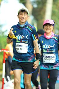 BIB: 40915, 421, 40454
                            <button type="button" onclick="openModal(8077615)" class="btn btn-primary btn-sm float-right btn-popup" data-toggle="modal" data-target=".modal-high-quality">
                        <i class="fas fa-shopping-cart"></i> Add to Cart
                    </button>
                                            <button type="button" onclick="isThisMe(8077615, true)" class="btn btn-success btn-sm float-right btn-popup btn-isme hidden" data-toggle="tooltip" data-placement="bottom" title="นี่คือรูปของคุณใช่ไหม คลิกที่นี่เพื่อเอาเข้าอัลบั้ม">
                        <i class="fas fa-plus"></i> Add to album
                    </button>
                    <button type="button" onclick="isThisMe(8077615, false)" class="btn btn-warning btn-sm float-right btn-popup btn-isnotme hidden">
                        <i class="fas fa-ban"></i> Remove from album
                    </button>