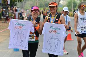 BIB: 42195, 455, 404
                            <button type="button" onclick="openModal(7507511)" class="btn btn-primary btn-sm float-right btn-popup" data-toggle="modal" data-target=".modal-high-quality">
                        <i class="fas fa-shopping-cart"></i> Add to Cart
                    </button>
                                            <button type="button" onclick="isThisMe(7507511, true)" class="btn btn-success btn-sm float-right btn-popup btn-isme hidden" data-toggle="tooltip" data-placement="bottom" title="นี่คือรูปของคุณใช่ไหม คลิกที่นี่เพื่อเอาเข้าอัลบั้ม">
                        <i class="fas fa-plus"></i> Add to album
                    </button>
                    <button type="button" onclick="isThisMe(7507511, false)" class="btn btn-warning btn-sm float-right btn-popup btn-isnotme hidden">
                        <i class="fas fa-ban"></i> Remove from album
                    </button>