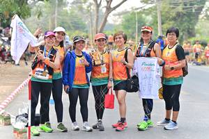 BIB: 42195, 464, 195
                            <button type="button" onclick="openModal(9996320)" class="btn btn-primary btn-sm float-right btn-popup" data-toggle="modal" data-target=".modal-high-quality">
                        <i class="fas fa-shopping-cart"></i> Add to Cart
                    </button>
                                            <button type="button" onclick="isThisMe(9996320, true)" class="btn btn-success btn-sm float-right btn-popup btn-isme hidden" data-toggle="tooltip" data-placement="bottom" title="นี่คือรูปของคุณใช่ไหม คลิกที่นี่เพื่อเอาเข้าอัลบั้ม">
                        <i class="fas fa-plus"></i> Add to album
                    </button>
                    <button type="button" onclick="isThisMe(9996320, false)" class="btn btn-warning btn-sm float-right btn-popup btn-isnotme hidden">
                        <i class="fas fa-ban"></i> Remove from album
                    </button>