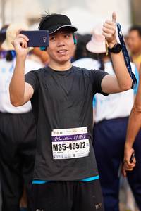 BIB: 42195, 40502
                            <button type="button" onclick="openModal(8233964)" class="btn btn-primary btn-sm float-right btn-popup" data-toggle="modal" data-target=".modal-high-quality">
                        <i class="fas fa-shopping-cart"></i> Add to Cart
                    </button>
                                            <button type="button" onclick="isThisMe(8233964, true)" class="btn btn-success btn-sm float-right btn-popup btn-isme hidden" data-toggle="tooltip" data-placement="bottom" title="นี่คือรูปของคุณใช่ไหม คลิกที่นี่เพื่อเอาเข้าอัลบั้ม">
                        <i class="fas fa-plus"></i> Add to album
                    </button>
                    <button type="button" onclick="isThisMe(8233964, false)" class="btn btn-warning btn-sm float-right btn-popup btn-isnotme hidden">
                        <i class="fas fa-ban"></i> Remove from album
                    </button>