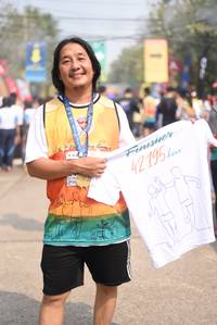 BIB: 42195
                            <button type="button" onclick="openModal(8891272)" class="btn btn-primary btn-sm float-right btn-popup" data-toggle="modal" data-target=".modal-high-quality">
                        <i class="fas fa-shopping-cart"></i> Add to Cart
                    </button>
                                            <button type="button" onclick="isThisMe(8891272, true)" class="btn btn-success btn-sm float-right btn-popup btn-isme hidden" data-toggle="tooltip" data-placement="bottom" title="นี่คือรูปของคุณใช่ไหม คลิกที่นี่เพื่อเอาเข้าอัลบั้ม">
                        <i class="fas fa-plus"></i> Add to album
                    </button>
                    <button type="button" onclick="isThisMe(8891272, false)" class="btn btn-warning btn-sm float-right btn-popup btn-isnotme hidden">
                        <i class="fas fa-ban"></i> Remove from album
                    </button>