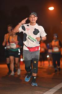 BIB: 82015
                            <button type="button" onclick="openModal(7636500)" class="btn btn-primary btn-sm float-right btn-popup" data-toggle="modal" data-target=".modal-high-quality">
                        <i class="fas fa-shopping-cart"></i> Add to Cart
                    </button>
                                            <button type="button" onclick="isThisMe(7636500, true)" class="btn btn-success btn-sm float-right btn-popup btn-isme hidden" data-toggle="tooltip" data-placement="bottom" title="นี่คือรูปของคุณใช่ไหม คลิกที่นี่เพื่อเอาเข้าอัลบั้ม">
                        <i class="fas fa-plus"></i> Add to album
                    </button>
                    <button type="button" onclick="isThisMe(7636500, false)" class="btn btn-warning btn-sm float-right btn-popup btn-isnotme hidden">
                        <i class="fas fa-ban"></i> Remove from album
                    </button>