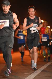 BIB: 4172, 0717
                            <button type="button" onclick="openModal(7774810)" class="btn btn-primary btn-sm float-right btn-popup" data-toggle="modal" data-target=".modal-high-quality">
                        <i class="fas fa-shopping-cart"></i> Add to Cart
                    </button>
                                            <button type="button" onclick="isThisMe(7774810, true)" class="btn btn-success btn-sm float-right btn-popup btn-isme hidden" data-toggle="tooltip" data-placement="bottom" title="นี่คือรูปของคุณใช่ไหม คลิกที่นี่เพื่อเอาเข้าอัลบั้ม">
                        <i class="fas fa-plus"></i> Add to album
                    </button>
                    <button type="button" onclick="isThisMe(7774810, false)" class="btn btn-warning btn-sm float-right btn-popup btn-isnotme hidden">
                        <i class="fas fa-ban"></i> Remove from album
                    </button>