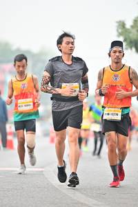 BIB: 10270
                            <button type="button" onclick="openModal(7798084)" class="btn btn-primary btn-sm float-right btn-popup" data-toggle="modal" data-target=".modal-high-quality">
                        <i class="fas fa-shopping-cart"></i> Add to Cart
                    </button>
                                            <button type="button" onclick="isThisMe(7798084, true)" class="btn btn-success btn-sm float-right btn-popup btn-isme hidden" data-toggle="tooltip" data-placement="bottom" title="นี่คือรูปของคุณใช่ไหม คลิกที่นี่เพื่อเอาเข้าอัลบั้ม">
                        <i class="fas fa-plus"></i> Add to album
                    </button>
                    <button type="button" onclick="isThisMe(7798084, false)" class="btn btn-warning btn-sm float-right btn-popup btn-isnotme hidden">
                        <i class="fas fa-ban"></i> Remove from album
                    </button>