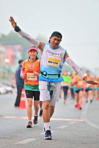 BIB: 17114
                            <button type="button" onclick="openModal(7815147)" class="btn btn-primary btn-sm float-right btn-popup" data-toggle="modal" data-target=".modal-high-quality">
                        <i class="fas fa-shopping-cart"></i> Add to Cart
                    </button>
                                            <button type="button" onclick="isThisMe(7815147, true)" class="btn btn-success btn-sm float-right btn-popup btn-isme hidden" data-toggle="tooltip" data-placement="bottom" title="นี่คือรูปของคุณใช่ไหม คลิกที่นี่เพื่อเอาเข้าอัลบั้ม">
                        <i class="fas fa-plus"></i> Add to album
                    </button>
                    <button type="button" onclick="isThisMe(7815147, false)" class="btn btn-warning btn-sm float-right btn-popup btn-isnotme hidden">
                        <i class="fas fa-ban"></i> Remove from album
                    </button>