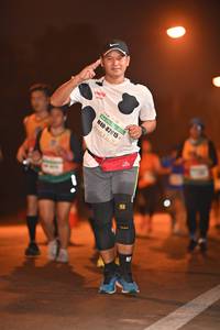 BIB: 82015
                            <button type="button" onclick="openModal(7636514)" class="btn btn-primary btn-sm float-right btn-popup" data-toggle="modal" data-target=".modal-high-quality">
                        <i class="fas fa-shopping-cart"></i> Add to Cart
                    </button>
                                            <button type="button" onclick="isThisMe(7636514, true)" class="btn btn-success btn-sm float-right btn-popup btn-isme hidden" data-toggle="tooltip" data-placement="bottom" title="นี่คือรูปของคุณใช่ไหม คลิกที่นี่เพื่อเอาเข้าอัลบั้ม">
                        <i class="fas fa-plus"></i> Add to album
                    </button>
                    <button type="button" onclick="isThisMe(7636514, false)" class="btn btn-warning btn-sm float-right btn-popup btn-isnotme hidden">
                        <i class="fas fa-ban"></i> Remove from album
                    </button>