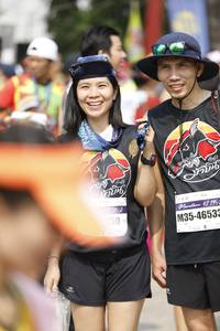 BIB: 42195, 46533
                            <button type="button" onclick="openModal(8988535)" class="btn btn-primary btn-sm float-right btn-popup" data-toggle="modal" data-target=".modal-high-quality">
                        <i class="fas fa-shopping-cart"></i> Add to Cart
                    </button>
                                            <button type="button" onclick="isThisMe(8988535, true)" class="btn btn-success btn-sm float-right btn-popup btn-isme hidden" data-toggle="tooltip" data-placement="bottom" title="นี่คือรูปของคุณใช่ไหม คลิกที่นี่เพื่อเอาเข้าอัลบั้ม">
                        <i class="fas fa-plus"></i> Add to album
                    </button>
                    <button type="button" onclick="isThisMe(8988535, false)" class="btn btn-warning btn-sm float-right btn-popup btn-isnotme hidden">
                        <i class="fas fa-ban"></i> Remove from album
                    </button>