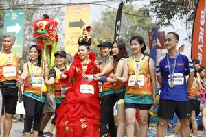 BIB: 47164, 1998, 264
                            <button type="button" onclick="openModal(8987829)" class="btn btn-primary btn-sm float-right btn-popup" data-toggle="modal" data-target=".modal-high-quality">
                        <i class="fas fa-shopping-cart"></i> Add to Cart
                    </button>
                                            <button type="button" onclick="isThisMe(8987829, true)" class="btn btn-success btn-sm float-right btn-popup btn-isme hidden" data-toggle="tooltip" data-placement="bottom" title="นี่คือรูปของคุณใช่ไหม คลิกที่นี่เพื่อเอาเข้าอัลบั้ม">
                        <i class="fas fa-plus"></i> Add to album
                    </button>
                    <button type="button" onclick="isThisMe(8987829, false)" class="btn btn-warning btn-sm float-right btn-popup btn-isnotme hidden">
                        <i class="fas fa-ban"></i> Remove from album
                    </button>