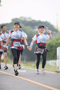 BIB: 6264, 6292
                            <button type="button" onclick="openModal(6352253)" class="btn btn-primary btn-sm float-right btn-popup" data-toggle="modal" data-target=".modal-high-quality">
                        <i class="fas fa-shopping-cart"></i> Add to Cart
                    </button>
                                            <button type="button" onclick="isThisMe(6352253, true)" class="btn btn-success btn-sm float-right btn-popup btn-isme hidden" data-toggle="tooltip" data-placement="bottom" title="นี่คือรูปของคุณใช่ไหม คลิกที่นี่เพื่อเอาเข้าอัลบั้ม">
                        <i class="fas fa-plus"></i> Add to album
                    </button>
                    <button type="button" onclick="isThisMe(6352253, false)" class="btn btn-warning btn-sm float-right btn-popup btn-isnotme hidden">
                        <i class="fas fa-ban"></i> Remove from album
                    </button>