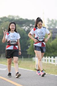 BIB: 6309, 6339
                            <button type="button" onclick="openModal(6347341)" class="btn btn-primary btn-sm float-right btn-popup" data-toggle="modal" data-target=".modal-high-quality">
                        <i class="fas fa-shopping-cart"></i> Add to Cart
                    </button>
                                            <button type="button" onclick="isThisMe(6347341, true)" class="btn btn-success btn-sm float-right btn-popup btn-isme hidden" data-toggle="tooltip" data-placement="bottom" title="นี่คือรูปของคุณใช่ไหม คลิกที่นี่เพื่อเอาเข้าอัลบั้ม">
                        <i class="fas fa-plus"></i> Add to album
                    </button>
                    <button type="button" onclick="isThisMe(6347341, false)" class="btn btn-warning btn-sm float-right btn-popup btn-isnotme hidden">
                        <i class="fas fa-ban"></i> Remove from album
                    </button>