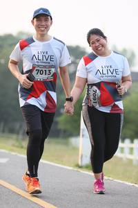 BIB: 7013, 7091
                            <button type="button" onclick="openModal(6346693)" class="btn btn-primary btn-sm float-right btn-popup" data-toggle="modal" data-target=".modal-high-quality">
                        <i class="fas fa-shopping-cart"></i> Add to Cart
                    </button>
                                            <button type="button" onclick="isThisMe(6346693, true)" class="btn btn-success btn-sm float-right btn-popup btn-isme hidden" data-toggle="tooltip" data-placement="bottom" title="นี่คือรูปของคุณใช่ไหม คลิกที่นี่เพื่อเอาเข้าอัลบั้ม">
                        <i class="fas fa-plus"></i> Add to album
                    </button>
                    <button type="button" onclick="isThisMe(6346693, false)" class="btn btn-warning btn-sm float-right btn-popup btn-isnotme hidden">
                        <i class="fas fa-ban"></i> Remove from album
                    </button>