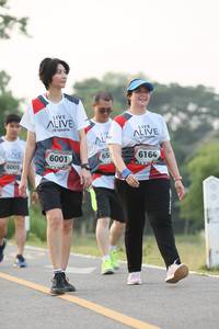 BIB: 6001, 6164, 6005
                            <button type="button" onclick="openModal(6347033)" class="btn btn-primary btn-sm float-right btn-popup" data-toggle="modal" data-target=".modal-high-quality">
                        <i class="fas fa-shopping-cart"></i> Add to Cart
                    </button>
                                            <button type="button" onclick="isThisMe(6347033, true)" class="btn btn-success btn-sm float-right btn-popup btn-isme hidden" data-toggle="tooltip" data-placement="bottom" title="นี่คือรูปของคุณใช่ไหม คลิกที่นี่เพื่อเอาเข้าอัลบั้ม">
                        <i class="fas fa-plus"></i> Add to album
                    </button>
                    <button type="button" onclick="isThisMe(6347033, false)" class="btn btn-warning btn-sm float-right btn-popup btn-isnotme hidden">
                        <i class="fas fa-ban"></i> Remove from album
                    </button>