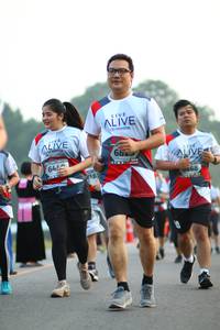 BIB: 6829, 644, 068
                            <button type="button" onclick="openModal(6351800)" class="btn btn-primary btn-sm float-right btn-popup" data-toggle="modal" data-target=".modal-high-quality">
                        <i class="fas fa-shopping-cart"></i> Add to Cart
                    </button>
                                            <button type="button" onclick="isThisMe(6351800, true)" class="btn btn-success btn-sm float-right btn-popup btn-isme hidden" data-toggle="tooltip" data-placement="bottom" title="นี่คือรูปของคุณใช่ไหม คลิกที่นี่เพื่อเอาเข้าอัลบั้ม">
                        <i class="fas fa-plus"></i> Add to album
                    </button>
                    <button type="button" onclick="isThisMe(6351800, false)" class="btn btn-warning btn-sm float-right btn-popup btn-isnotme hidden">
                        <i class="fas fa-ban"></i> Remove from album
                    </button>