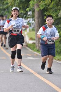 BIB: 6528, 6458
                            <button type="button" onclick="openModal(6340892)" class="btn btn-primary btn-sm float-right btn-popup" data-toggle="modal" data-target=".modal-high-quality">
                        <i class="fas fa-shopping-cart"></i> Add to Cart
                    </button>
                                            <button type="button" onclick="isThisMe(6340892, true)" class="btn btn-success btn-sm float-right btn-popup btn-isme hidden" data-toggle="tooltip" data-placement="bottom" title="นี่คือรูปของคุณใช่ไหม คลิกที่นี่เพื่อเอาเข้าอัลบั้ม">
                        <i class="fas fa-plus"></i> Add to album
                    </button>
                    <button type="button" onclick="isThisMe(6340892, false)" class="btn btn-warning btn-sm float-right btn-popup btn-isnotme hidden">
                        <i class="fas fa-ban"></i> Remove from album
                    </button>