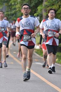 BIB: 132, 6518, 2137, 124
                            <button type="button" onclick="openModal(6340668)" class="btn btn-primary btn-sm float-right btn-popup" data-toggle="modal" data-target=".modal-high-quality">
                        <i class="fas fa-shopping-cart"></i> Add to Cart
                    </button>
                                            <button type="button" onclick="isThisMe(6340668, true)" class="btn btn-success btn-sm float-right btn-popup btn-isme hidden" data-toggle="tooltip" data-placement="bottom" title="นี่คือรูปของคุณใช่ไหม คลิกที่นี่เพื่อเอาเข้าอัลบั้ม">
                        <i class="fas fa-plus"></i> Add to album
                    </button>
                    <button type="button" onclick="isThisMe(6340668, false)" class="btn btn-warning btn-sm float-right btn-popup btn-isnotme hidden">
                        <i class="fas fa-ban"></i> Remove from album
                    </button>