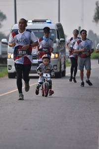 BIB: 2464, 2125
                            <button type="button" onclick="openModal(6340092)" class="btn btn-primary btn-sm float-right btn-popup" data-toggle="modal" data-target=".modal-high-quality">
                        <i class="fas fa-shopping-cart"></i> Add to Cart
                    </button>
                                            <button type="button" onclick="isThisMe(6340092, true)" class="btn btn-success btn-sm float-right btn-popup btn-isme hidden" data-toggle="tooltip" data-placement="bottom" title="นี่คือรูปของคุณใช่ไหม คลิกที่นี่เพื่อเอาเข้าอัลบั้ม">
                        <i class="fas fa-plus"></i> Add to album
                    </button>
                    <button type="button" onclick="isThisMe(6340092, false)" class="btn btn-warning btn-sm float-right btn-popup btn-isnotme hidden">
                        <i class="fas fa-ban"></i> Remove from album
                    </button>