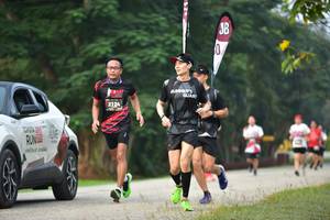 BIB: 2124
                            <button type="button" onclick="openModal(6338830)" class="btn btn-primary btn-sm float-right btn-popup" data-toggle="modal" data-target=".modal-high-quality">
                        <i class="fas fa-shopping-cart"></i> Add to Cart
                    </button>
                                            <button type="button" onclick="isThisMe(6338830, true)" class="btn btn-success btn-sm float-right btn-popup btn-isme hidden" data-toggle="tooltip" data-placement="bottom" title="นี่คือรูปของคุณใช่ไหม คลิกที่นี่เพื่อเอาเข้าอัลบั้ม">
                        <i class="fas fa-plus"></i> Add to album
                    </button>
                    <button type="button" onclick="isThisMe(6338830, false)" class="btn btn-warning btn-sm float-right btn-popup btn-isnotme hidden">
                        <i class="fas fa-ban"></i> Remove from album
                    </button>