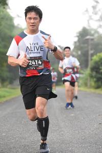 BIB: 2414, 128
                            <button type="button" onclick="openModal(6372135)" class="btn btn-primary btn-sm float-right btn-popup" data-toggle="modal" data-target=".modal-high-quality">
                        <i class="fas fa-shopping-cart"></i> Add to Cart
                    </button>
                                            <button type="button" onclick="isThisMe(6372135, true)" class="btn btn-success btn-sm float-right btn-popup btn-isme hidden" data-toggle="tooltip" data-placement="bottom" title="นี่คือรูปของคุณใช่ไหม คลิกที่นี่เพื่อเอาเข้าอัลบั้ม">
                        <i class="fas fa-plus"></i> Add to album
                    </button>
                    <button type="button" onclick="isThisMe(6372135, false)" class="btn btn-warning btn-sm float-right btn-popup btn-isnotme hidden">
                        <i class="fas fa-ban"></i> Remove from album
                    </button>