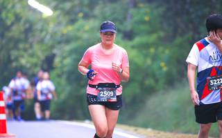 BIB: 2509, 3222
                            <button type="button" onclick="openModal(6370943)" class="btn btn-primary btn-sm float-right btn-popup" data-toggle="modal" data-target=".modal-high-quality">
                        <i class="fas fa-shopping-cart"></i> Add to Cart
                    </button>
                                            <button type="button" onclick="isThisMe(6370943, true)" class="btn btn-success btn-sm float-right btn-popup btn-isme hidden" data-toggle="tooltip" data-placement="bottom" title="นี่คือรูปของคุณใช่ไหม คลิกที่นี่เพื่อเอาเข้าอัลบั้ม">
                        <i class="fas fa-plus"></i> Add to album
                    </button>
                    <button type="button" onclick="isThisMe(6370943, false)" class="btn btn-warning btn-sm float-right btn-popup btn-isnotme hidden">
                        <i class="fas fa-ban"></i> Remove from album
                    </button>