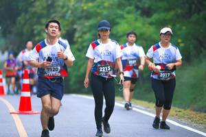 BIB: 7120, 2213, 2017
                            <button type="button" onclick="openModal(6370411)" class="btn btn-primary btn-sm float-right btn-popup" data-toggle="modal" data-target=".modal-high-quality">
                        <i class="fas fa-shopping-cart"></i> Add to Cart
                    </button>
                                            <button type="button" onclick="isThisMe(6370411, true)" class="btn btn-success btn-sm float-right btn-popup btn-isme hidden" data-toggle="tooltip" data-placement="bottom" title="นี่คือรูปของคุณใช่ไหม คลิกที่นี่เพื่อเอาเข้าอัลบั้ม">
                        <i class="fas fa-plus"></i> Add to album
                    </button>
                    <button type="button" onclick="isThisMe(6370411, false)" class="btn btn-warning btn-sm float-right btn-popup btn-isnotme hidden">
                        <i class="fas fa-ban"></i> Remove from album
                    </button>