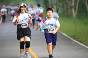 BIB: 6528, 6458
                            <button type="button" onclick="openModal(6357750)" class="btn btn-primary btn-sm float-right btn-popup" data-toggle="modal" data-target=".modal-high-quality">
                        <i class="fas fa-shopping-cart"></i> Add to Cart
                    </button>
                                            <button type="button" onclick="isThisMe(6357750, true)" class="btn btn-success btn-sm float-right btn-popup btn-isme hidden" data-toggle="tooltip" data-placement="bottom" title="นี่คือรูปของคุณใช่ไหม คลิกที่นี่เพื่อเอาเข้าอัลบั้ม">
                        <i class="fas fa-plus"></i> Add to album
                    </button>
                    <button type="button" onclick="isThisMe(6357750, false)" class="btn btn-warning btn-sm float-right btn-popup btn-isnotme hidden">
                        <i class="fas fa-ban"></i> Remove from album
                    </button>