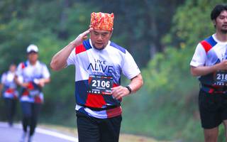 BIB: 218, 2106, 128
                            <button type="button" onclick="openModal(6370785)" class="btn btn-primary btn-sm float-right btn-popup" data-toggle="modal" data-target=".modal-high-quality">
                        <i class="fas fa-shopping-cart"></i> Add to Cart
                    </button>
                                            <button type="button" onclick="isThisMe(6370785, true)" class="btn btn-success btn-sm float-right btn-popup btn-isme hidden" data-toggle="tooltip" data-placement="bottom" title="นี่คือรูปของคุณใช่ไหม คลิกที่นี่เพื่อเอาเข้าอัลบั้ม">
                        <i class="fas fa-plus"></i> Add to album
                    </button>
                    <button type="button" onclick="isThisMe(6370785, false)" class="btn btn-warning btn-sm float-right btn-popup btn-isnotme hidden">
                        <i class="fas fa-ban"></i> Remove from album
                    </button>