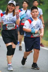 BIB: 6528, 0458
                            <button type="button" onclick="openModal(6368192)" class="btn btn-primary btn-sm float-right btn-popup" data-toggle="modal" data-target=".modal-high-quality">
                        <i class="fas fa-shopping-cart"></i> Add to Cart
                    </button>
                                            <button type="button" onclick="isThisMe(6368192, true)" class="btn btn-success btn-sm float-right btn-popup btn-isme hidden" data-toggle="tooltip" data-placement="bottom" title="นี่คือรูปของคุณใช่ไหม คลิกที่นี่เพื่อเอาเข้าอัลบั้ม">
                        <i class="fas fa-plus"></i> Add to album
                    </button>
                    <button type="button" onclick="isThisMe(6368192, false)" class="btn btn-warning btn-sm float-right btn-popup btn-isnotme hidden">
                        <i class="fas fa-ban"></i> Remove from album
                    </button>