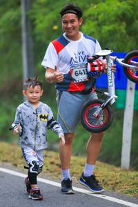 BIB: 641
                            <button type="button" onclick="openModal(6367852)" class="btn btn-primary btn-sm float-right btn-popup" data-toggle="modal" data-target=".modal-high-quality">
                        <i class="fas fa-shopping-cart"></i> Add to Cart
                    </button>
                                            <button type="button" onclick="isThisMe(6367852, true)" class="btn btn-success btn-sm float-right btn-popup btn-isme hidden" data-toggle="tooltip" data-placement="bottom" title="นี่คือรูปของคุณใช่ไหม คลิกที่นี่เพื่อเอาเข้าอัลบั้ม">
                        <i class="fas fa-plus"></i> Add to album
                    </button>
                    <button type="button" onclick="isThisMe(6367852, false)" class="btn btn-warning btn-sm float-right btn-popup btn-isnotme hidden">
                        <i class="fas fa-ban"></i> Remove from album
                    </button>