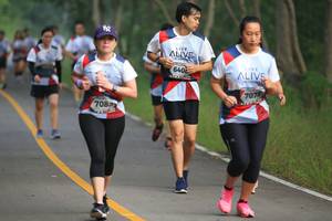 BIB: 6408, 7078, 708
                            <button type="button" onclick="openModal(6356989)" class="btn btn-primary btn-sm float-right btn-popup" data-toggle="modal" data-target=".modal-high-quality">
                        <i class="fas fa-shopping-cart"></i> Add to Cart
                    </button>
                                            <button type="button" onclick="isThisMe(6356989, true)" class="btn btn-success btn-sm float-right btn-popup btn-isme hidden" data-toggle="tooltip" data-placement="bottom" title="นี่คือรูปของคุณใช่ไหม คลิกที่นี่เพื่อเอาเข้าอัลบั้ม">
                        <i class="fas fa-plus"></i> Add to album
                    </button>
                    <button type="button" onclick="isThisMe(6356989, false)" class="btn btn-warning btn-sm float-right btn-popup btn-isnotme hidden">
                        <i class="fas fa-ban"></i> Remove from album
                    </button>