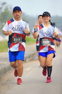 BIB: 2111, 2209, 124
                            <button type="button" onclick="openModal(6361182)" class="btn btn-primary btn-sm float-right btn-popup" data-toggle="modal" data-target=".modal-high-quality">
                        <i class="fas fa-shopping-cart"></i> Add to Cart
                    </button>
                                            <button type="button" onclick="isThisMe(6361182, true)" class="btn btn-success btn-sm float-right btn-popup btn-isme hidden" data-toggle="tooltip" data-placement="bottom" title="นี่คือรูปของคุณใช่ไหม คลิกที่นี่เพื่อเอาเข้าอัลบั้ม">
                        <i class="fas fa-plus"></i> Add to album
                    </button>
                    <button type="button" onclick="isThisMe(6361182, false)" class="btn btn-warning btn-sm float-right btn-popup btn-isnotme hidden">
                        <i class="fas fa-ban"></i> Remove from album
                    </button>