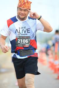 BIB: 2106, 128
                            <button type="button" onclick="openModal(6344349)" class="btn btn-primary btn-sm float-right btn-popup" data-toggle="modal" data-target=".modal-high-quality">
                        <i class="fas fa-shopping-cart"></i> Add to Cart
                    </button>
                                            <button type="button" onclick="isThisMe(6344349, true)" class="btn btn-success btn-sm float-right btn-popup btn-isme hidden" data-toggle="tooltip" data-placement="bottom" title="นี่คือรูปของคุณใช่ไหม คลิกที่นี่เพื่อเอาเข้าอัลบั้ม">
                        <i class="fas fa-plus"></i> Add to album
                    </button>
                    <button type="button" onclick="isThisMe(6344349, false)" class="btn btn-warning btn-sm float-right btn-popup btn-isnotme hidden">
                        <i class="fas fa-ban"></i> Remove from album
                    </button>