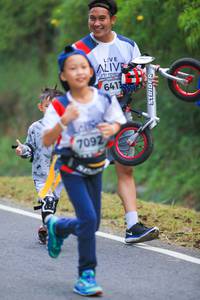 BIB: 6413, 7092
                            <button type="button" onclick="openModal(6367850)" class="btn btn-primary btn-sm float-right btn-popup" data-toggle="modal" data-target=".modal-high-quality">
                        <i class="fas fa-shopping-cart"></i> Add to Cart
                    </button>
                                            <button type="button" onclick="isThisMe(6367850, true)" class="btn btn-success btn-sm float-right btn-popup btn-isme hidden" data-toggle="tooltip" data-placement="bottom" title="นี่คือรูปของคุณใช่ไหม คลิกที่นี่เพื่อเอาเข้าอัลบั้ม">
                        <i class="fas fa-plus"></i> Add to album
                    </button>
                    <button type="button" onclick="isThisMe(6367850, false)" class="btn btn-warning btn-sm float-right btn-popup btn-isnotme hidden">
                        <i class="fas fa-ban"></i> Remove from album
                    </button>