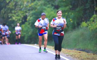 BIB: 2400, 3141
                            <button type="button" onclick="openModal(6370852)" class="btn btn-primary btn-sm float-right btn-popup" data-toggle="modal" data-target=".modal-high-quality">
                        <i class="fas fa-shopping-cart"></i> Add to Cart
                    </button>
                                            <button type="button" onclick="isThisMe(6370852, true)" class="btn btn-success btn-sm float-right btn-popup btn-isme hidden" data-toggle="tooltip" data-placement="bottom" title="นี่คือรูปของคุณใช่ไหม คลิกที่นี่เพื่อเอาเข้าอัลบั้ม">
                        <i class="fas fa-plus"></i> Add to album
                    </button>
                    <button type="button" onclick="isThisMe(6370852, false)" class="btn btn-warning btn-sm float-right btn-popup btn-isnotme hidden">
                        <i class="fas fa-ban"></i> Remove from album
                    </button>