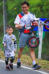 BIB: 6413, 
                            <button type="button" onclick="openModal(6367853)" class="btn btn-primary btn-sm float-right btn-popup" data-toggle="modal" data-target=".modal-high-quality">
                        <i class="fas fa-shopping-cart"></i> Add to Cart
                    </button>
                                            <button type="button" onclick="isThisMe(6367853, true)" class="btn btn-success btn-sm float-right btn-popup btn-isme hidden" data-toggle="tooltip" data-placement="bottom" title="นี่คือรูปของคุณใช่ไหม คลิกที่นี่เพื่อเอาเข้าอัลบั้ม">
                        <i class="fas fa-plus"></i> Add to album
                    </button>
                    <button type="button" onclick="isThisMe(6367853, false)" class="btn btn-warning btn-sm float-right btn-popup btn-isnotme hidden">
                        <i class="fas fa-ban"></i> Remove from album
                    </button>