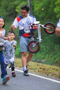 BIB: 641
                            <button type="button" onclick="openModal(6367848)" class="btn btn-primary btn-sm float-right btn-popup" data-toggle="modal" data-target=".modal-high-quality">
                        <i class="fas fa-shopping-cart"></i> Add to Cart
                    </button>
                                            <button type="button" onclick="isThisMe(6367848, true)" class="btn btn-success btn-sm float-right btn-popup btn-isme hidden" data-toggle="tooltip" data-placement="bottom" title="นี่คือรูปของคุณใช่ไหม คลิกที่นี่เพื่อเอาเข้าอัลบั้ม">
                        <i class="fas fa-plus"></i> Add to album
                    </button>
                    <button type="button" onclick="isThisMe(6367848, false)" class="btn btn-warning btn-sm float-right btn-popup btn-isnotme hidden">
                        <i class="fas fa-ban"></i> Remove from album
                    </button>