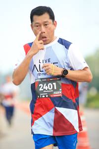 BIB: 2401, 128
                            <button type="button" onclick="openModal(6344280)" class="btn btn-primary btn-sm float-right btn-popup" data-toggle="modal" data-target=".modal-high-quality">
                        <i class="fas fa-shopping-cart"></i> Add to Cart
                    </button>
                                            <button type="button" onclick="isThisMe(6344280, true)" class="btn btn-success btn-sm float-right btn-popup btn-isme hidden" data-toggle="tooltip" data-placement="bottom" title="นี่คือรูปของคุณใช่ไหม คลิกที่นี่เพื่อเอาเข้าอัลบั้ม">
                        <i class="fas fa-plus"></i> Add to album
                    </button>
                    <button type="button" onclick="isThisMe(6344280, false)" class="btn btn-warning btn-sm float-right btn-popup btn-isnotme hidden">
                        <i class="fas fa-ban"></i> Remove from album
                    </button>