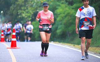 BIB: 3222, 2509
                            <button type="button" onclick="openModal(6370938)" class="btn btn-primary btn-sm float-right btn-popup" data-toggle="modal" data-target=".modal-high-quality">
                        <i class="fas fa-shopping-cart"></i> Add to Cart
                    </button>
                                            <button type="button" onclick="isThisMe(6370938, true)" class="btn btn-success btn-sm float-right btn-popup btn-isme hidden" data-toggle="tooltip" data-placement="bottom" title="นี่คือรูปของคุณใช่ไหม คลิกที่นี่เพื่อเอาเข้าอัลบั้ม">
                        <i class="fas fa-plus"></i> Add to album
                    </button>
                    <button type="button" onclick="isThisMe(6370938, false)" class="btn btn-warning btn-sm float-right btn-popup btn-isnotme hidden">
                        <i class="fas fa-ban"></i> Remove from album
                    </button>