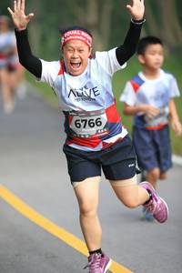 BIB: 6766
                            <button type="button" onclick="openModal(6358099)" class="btn btn-primary btn-sm float-right btn-popup" data-toggle="modal" data-target=".modal-high-quality">
                        <i class="fas fa-shopping-cart"></i> Add to Cart
                    </button>
                                            <button type="button" onclick="isThisMe(6358099, true)" class="btn btn-success btn-sm float-right btn-popup btn-isme hidden" data-toggle="tooltip" data-placement="bottom" title="นี่คือรูปของคุณใช่ไหม คลิกที่นี่เพื่อเอาเข้าอัลบั้ม">
                        <i class="fas fa-plus"></i> Add to album
                    </button>
                    <button type="button" onclick="isThisMe(6358099, false)" class="btn btn-warning btn-sm float-right btn-popup btn-isnotme hidden">
                        <i class="fas fa-ban"></i> Remove from album
                    </button>