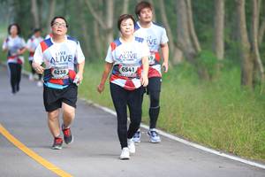 BIB: 6541, 6238
                            <button type="button" onclick="openModal(6356892)" class="btn btn-primary btn-sm float-right btn-popup" data-toggle="modal" data-target=".modal-high-quality">
                        <i class="fas fa-shopping-cart"></i> Add to Cart
                    </button>
                                            <button type="button" onclick="isThisMe(6356892, true)" class="btn btn-success btn-sm float-right btn-popup btn-isme hidden" data-toggle="tooltip" data-placement="bottom" title="นี่คือรูปของคุณใช่ไหม คลิกที่นี่เพื่อเอาเข้าอัลบั้ม">
                        <i class="fas fa-plus"></i> Add to album
                    </button>
                    <button type="button" onclick="isThisMe(6356892, false)" class="btn btn-warning btn-sm float-right btn-popup btn-isnotme hidden">
                        <i class="fas fa-ban"></i> Remove from album
                    </button>