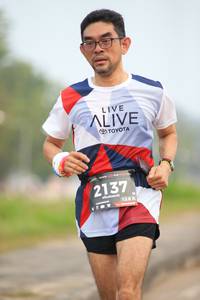 BIB: 2137, 128
                            <button type="button" onclick="openModal(6361302)" class="btn btn-primary btn-sm float-right btn-popup" data-toggle="modal" data-target=".modal-high-quality">
                        <i class="fas fa-shopping-cart"></i> Add to Cart
                    </button>
                                            <button type="button" onclick="isThisMe(6361302, true)" class="btn btn-success btn-sm float-right btn-popup btn-isme hidden" data-toggle="tooltip" data-placement="bottom" title="นี่คือรูปของคุณใช่ไหม คลิกที่นี่เพื่อเอาเข้าอัลบั้ม">
                        <i class="fas fa-plus"></i> Add to album
                    </button>
                    <button type="button" onclick="isThisMe(6361302, false)" class="btn btn-warning btn-sm float-right btn-popup btn-isnotme hidden">
                        <i class="fas fa-ban"></i> Remove from album
                    </button>